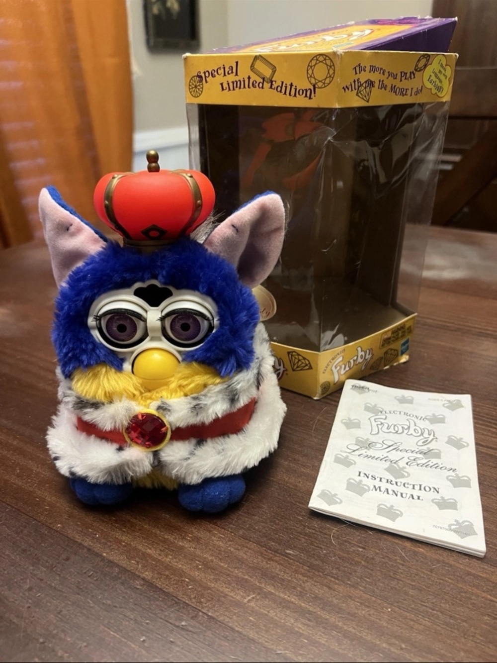 Furby Special Limited Edition Royal King not working